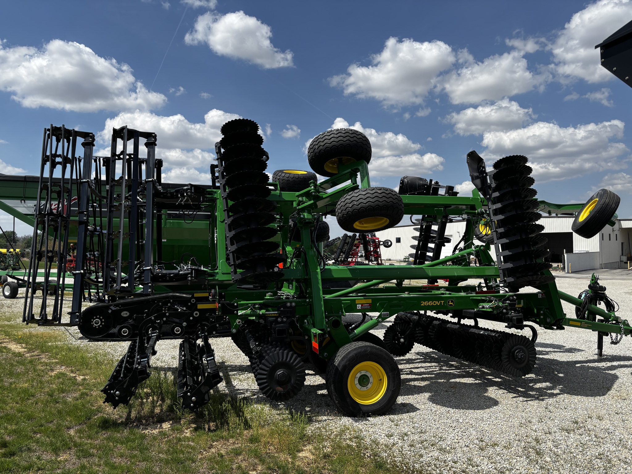 New In-Stock 2024 John Deere 2660VT Vertical Tillage at Koenig Equipment in Greenville, OH - PhotoXL4