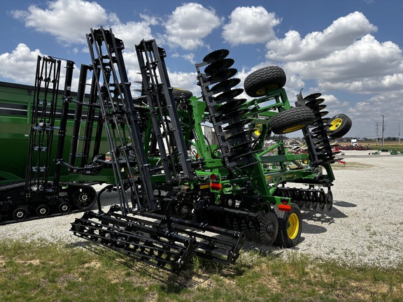 New In-Stock 2024 John Deere 2660VT Vertical Tillage at Koenig Equipment in Greenville, OH - Photo3