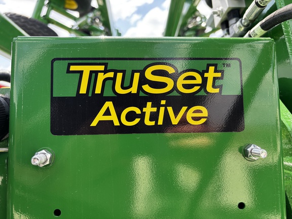 New In-Stock 2024 John Deere 2660VT Vertical Tillage at Koenig Equipment in Greenville, OH - Photo7