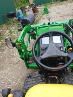 2020 John Deere 1025R Image 6