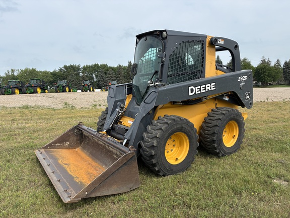  John Deere 332D