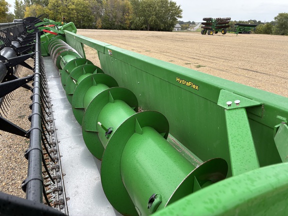 2016 John Deere 630F - Photo9