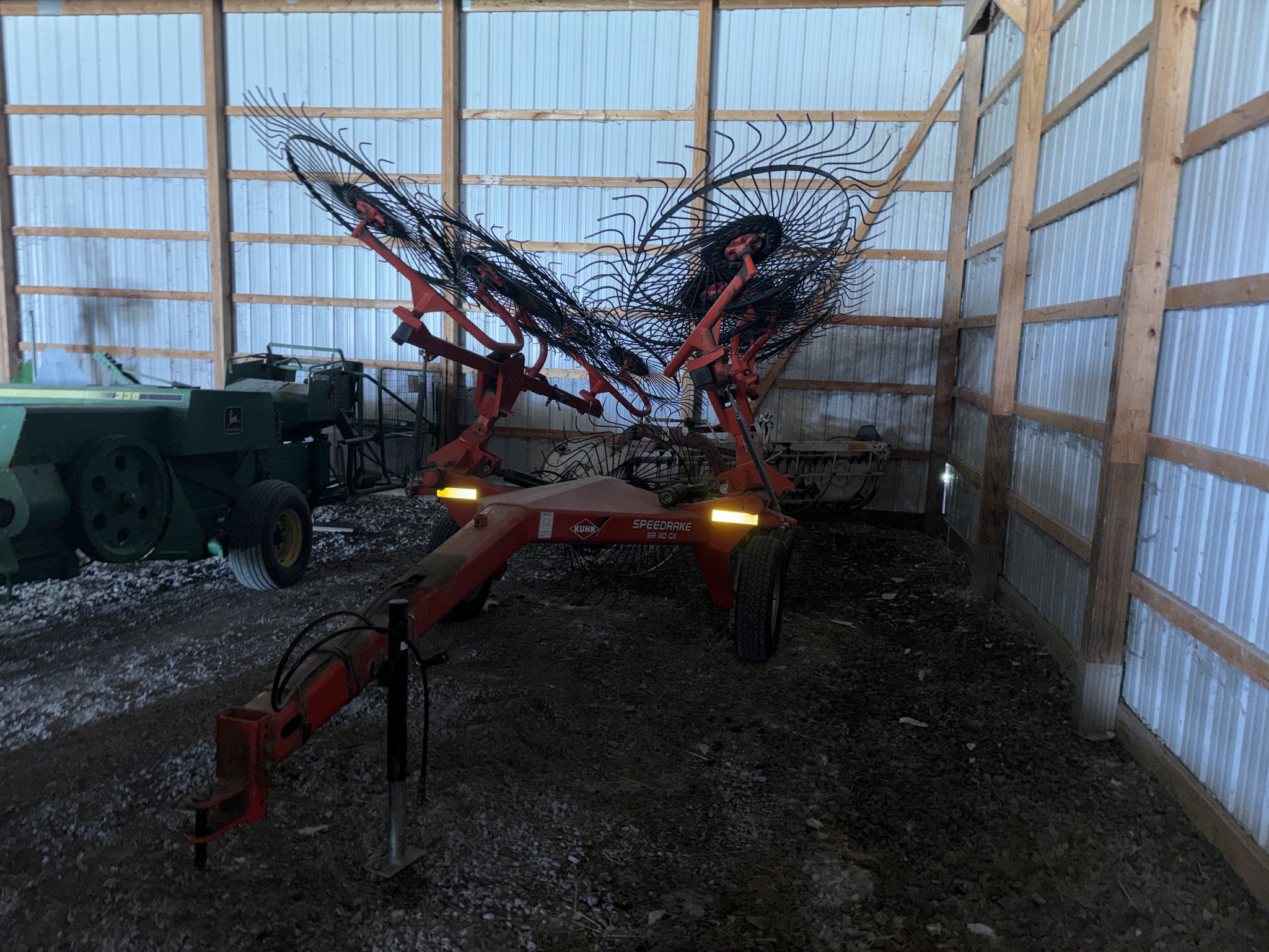 Used 2018 Kuhn SpeedRake SR 110 GII Rakes at Koenig Equipment in Urbana, OH - PhotoXL3