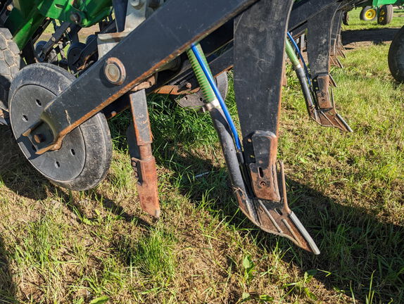 Used 2012 John Deere 1870 Air Drills and Seeders at Horizon Ag & Turf in Westlock, AB - Photo5