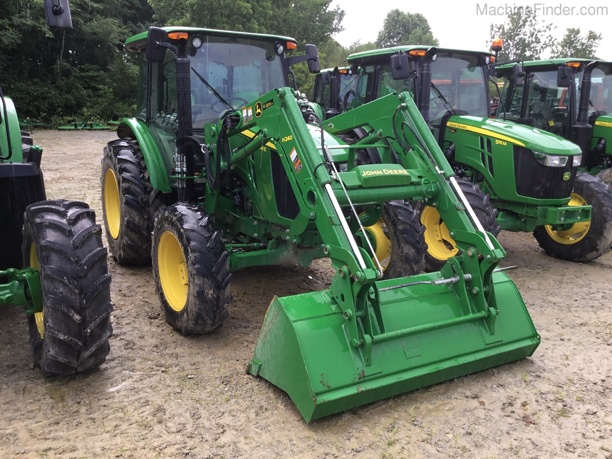 2015 John Deere 5100E Image 2