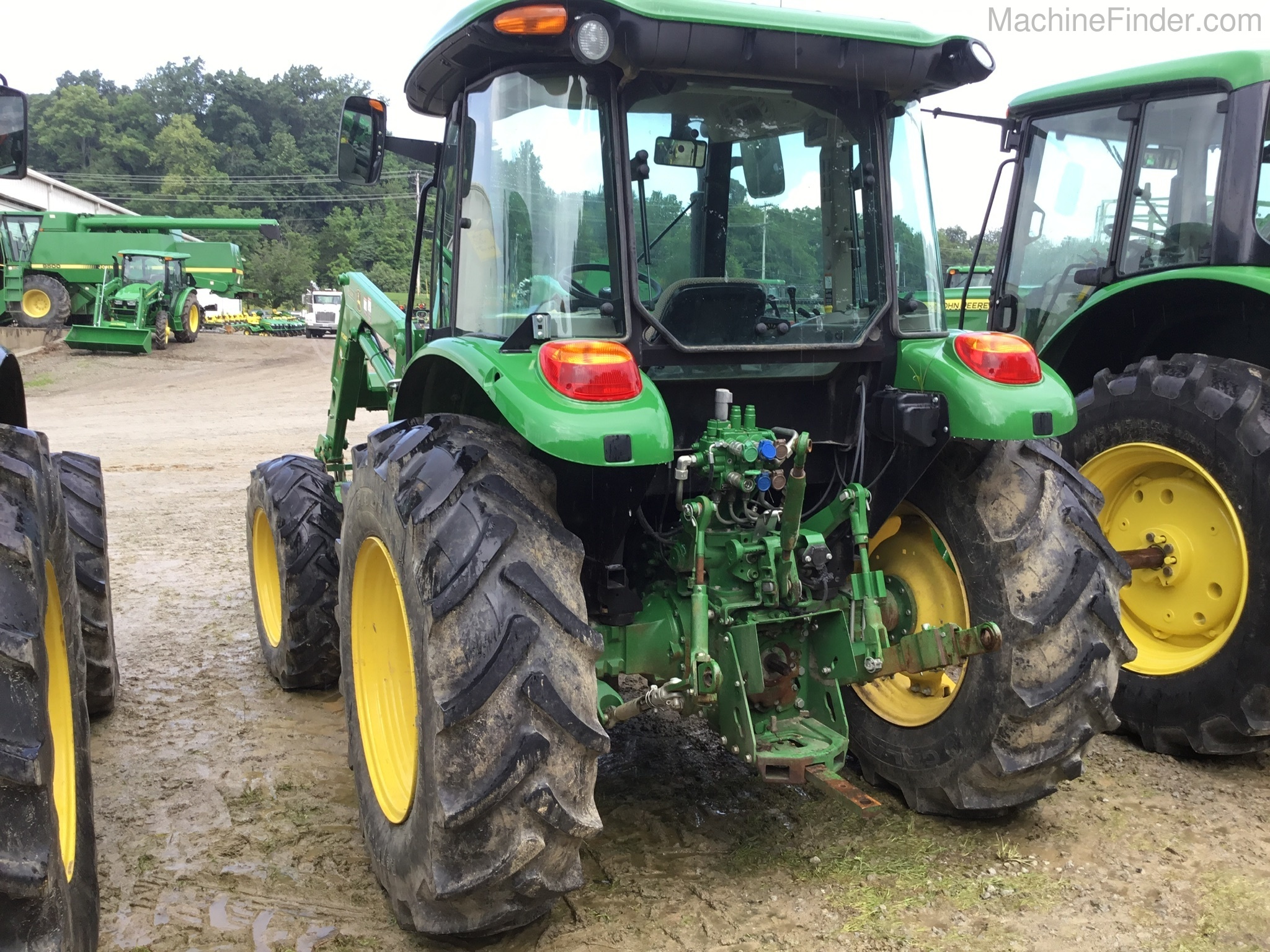 2015 John Deere 5100E Image 3