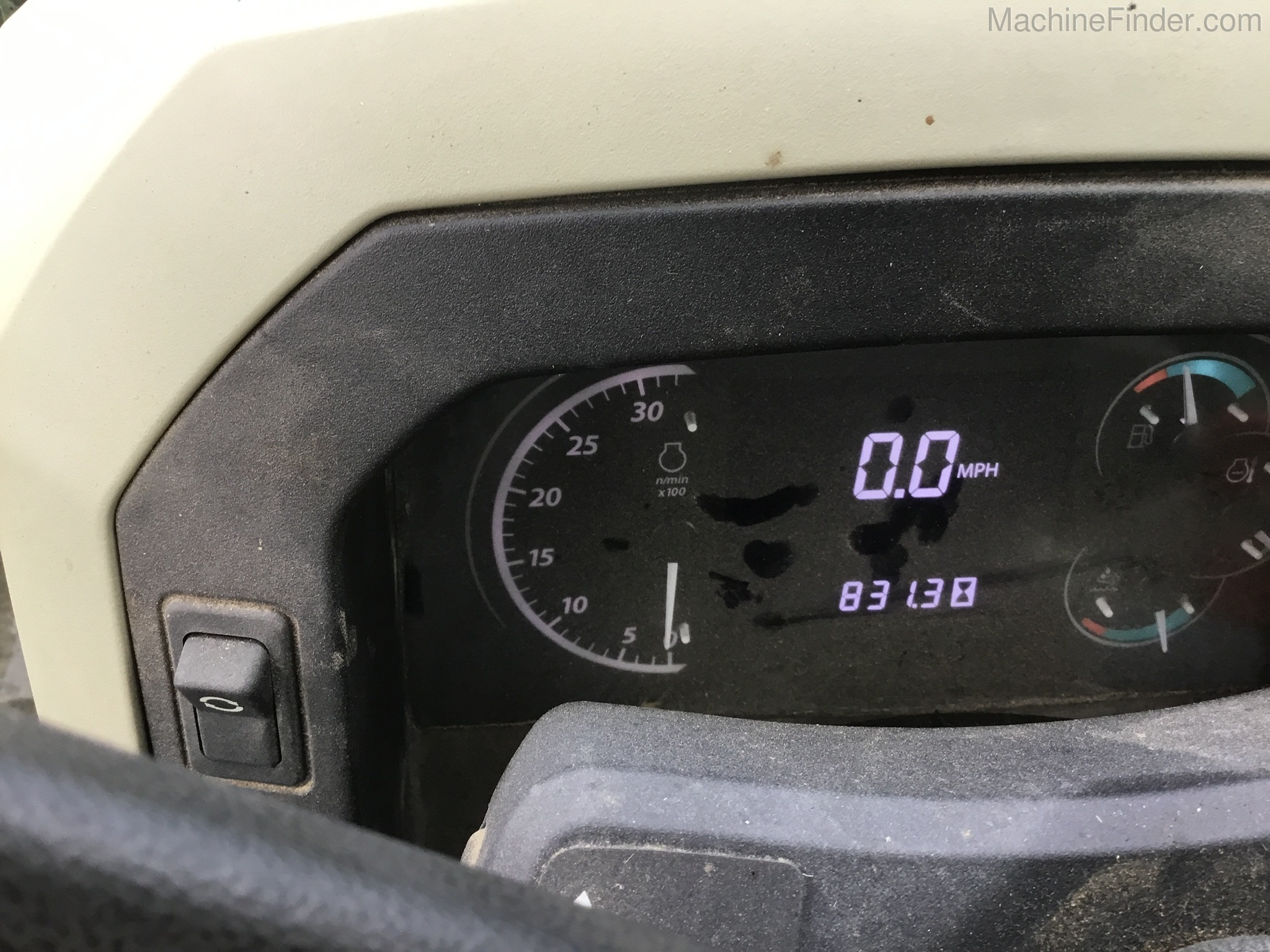 2015 John Deere 5100E Image 6