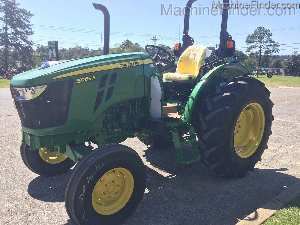2020 John Deere 5065E Image 2