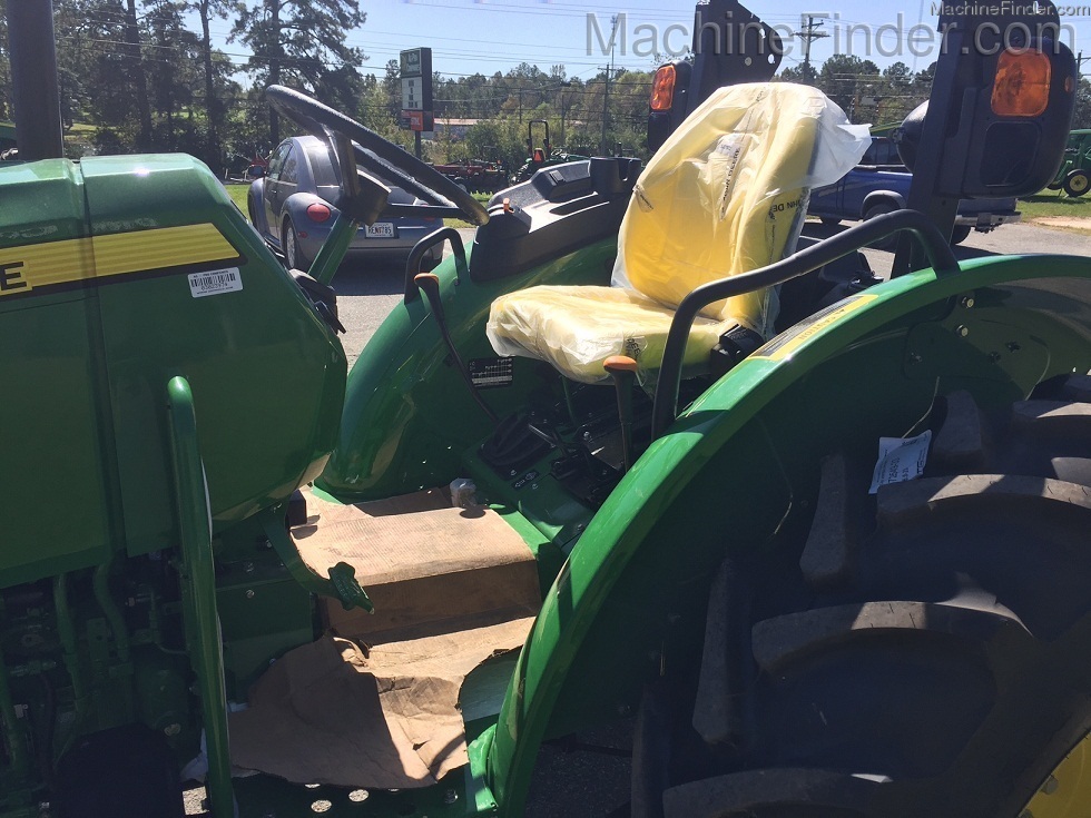 2020 John Deere 5065E Image 3