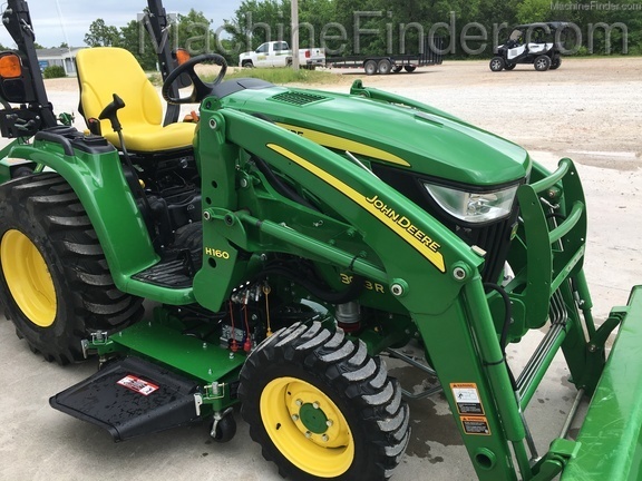 2020 John Deere 3033R Image 5