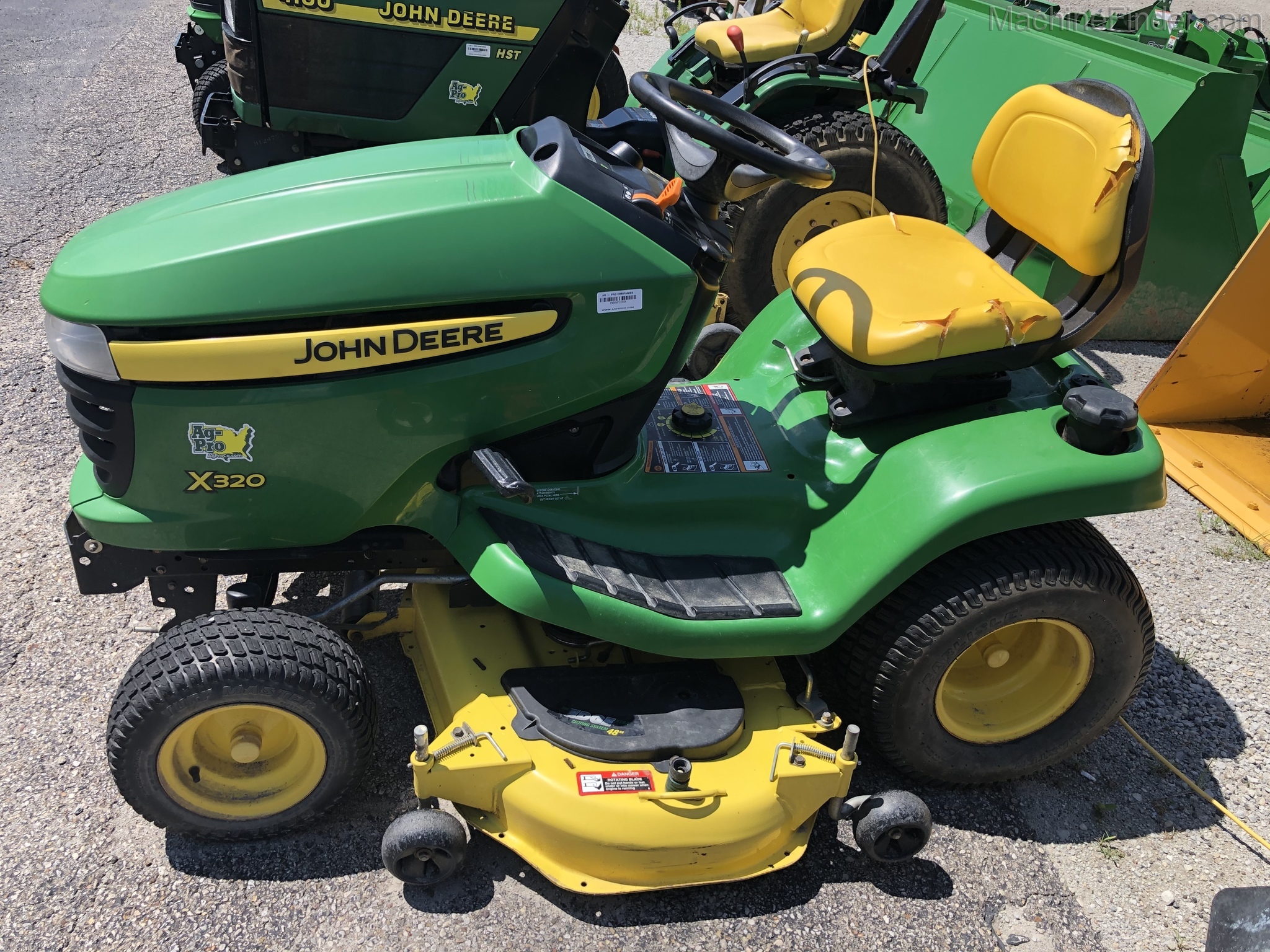 2011 John Deere X320 Image 1