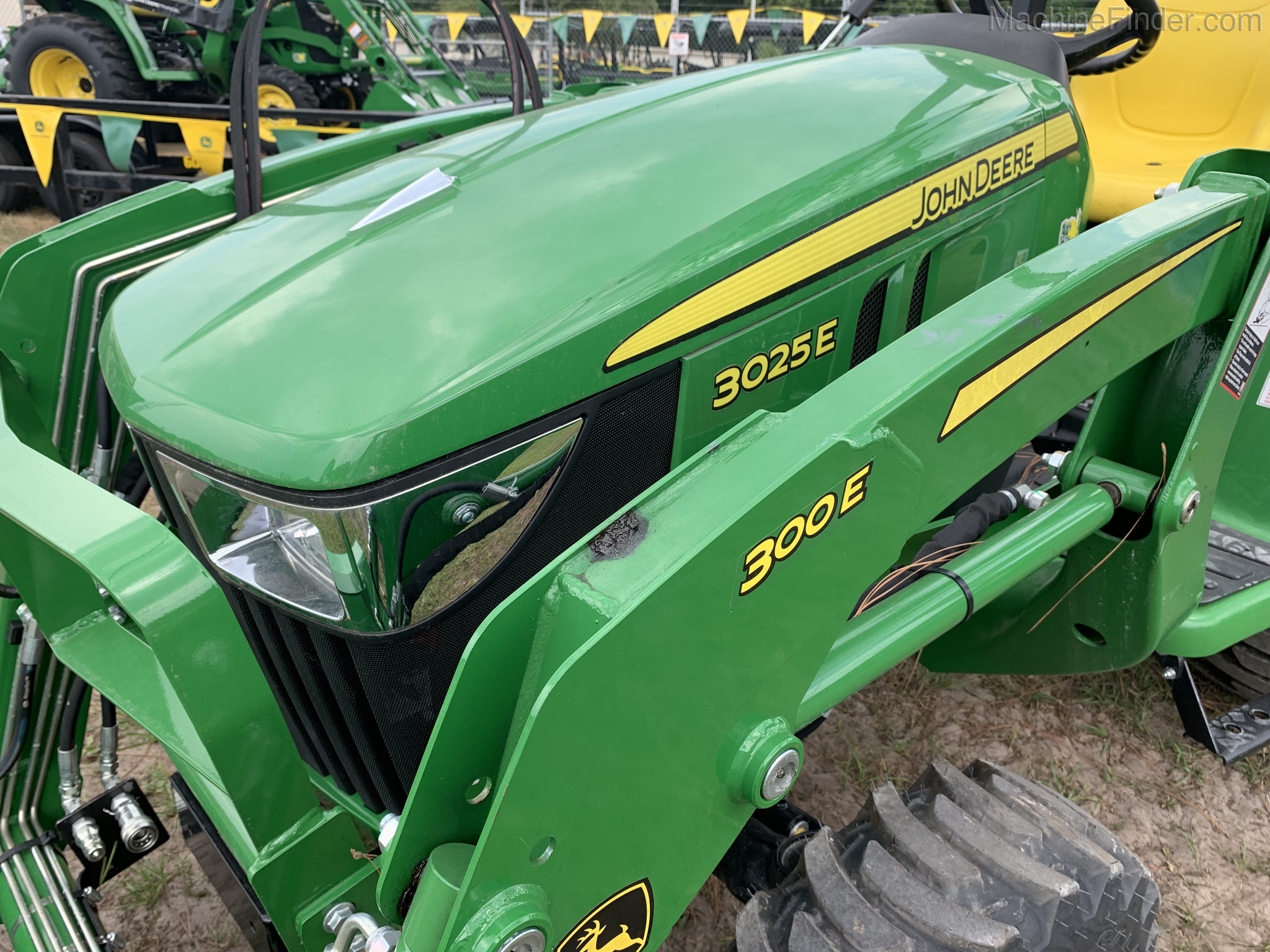 2020 John Deere 3025E Image 6