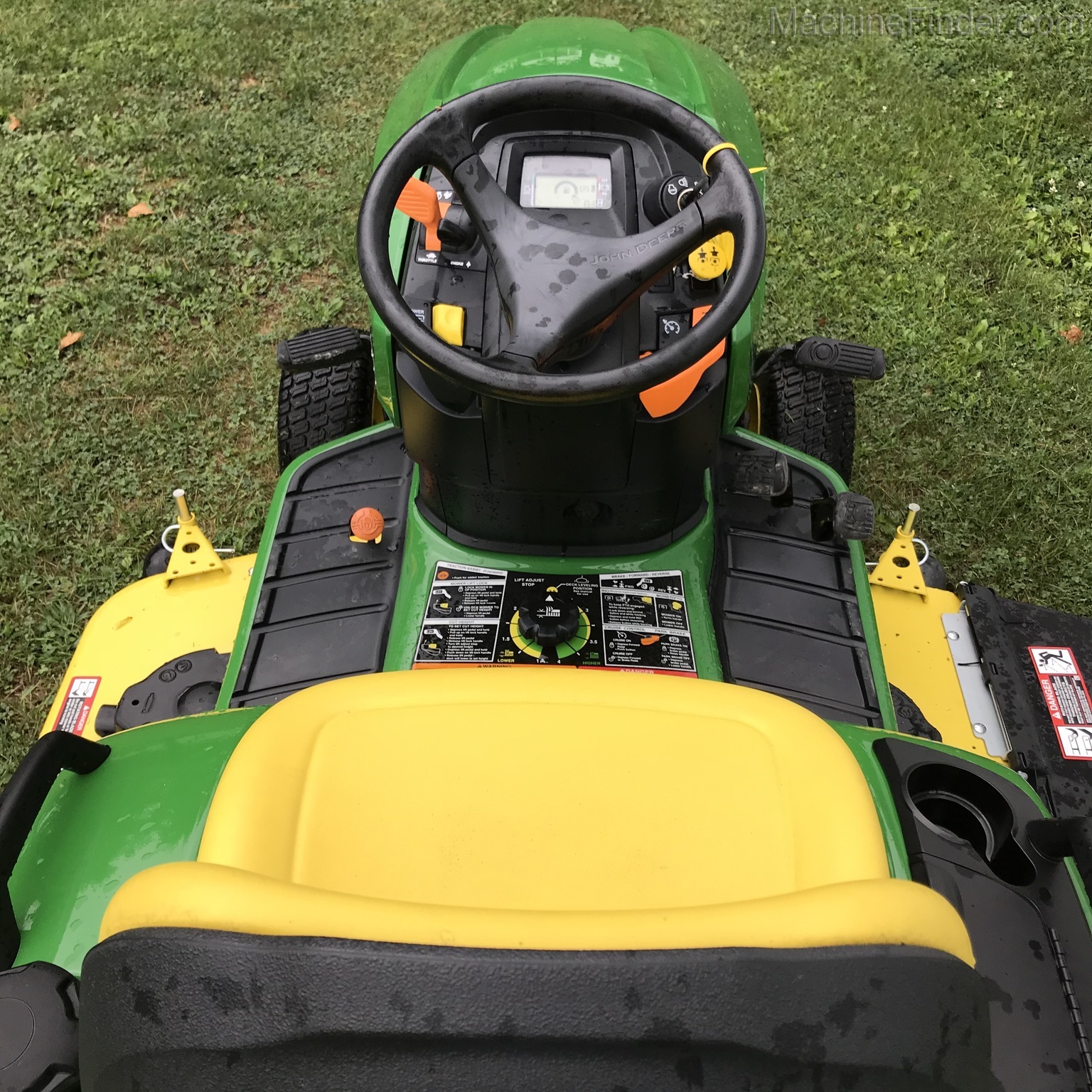 2020 John Deere X570 Image 6