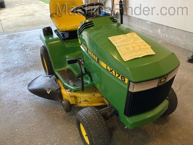 1997 John Deere LX176 Image 2