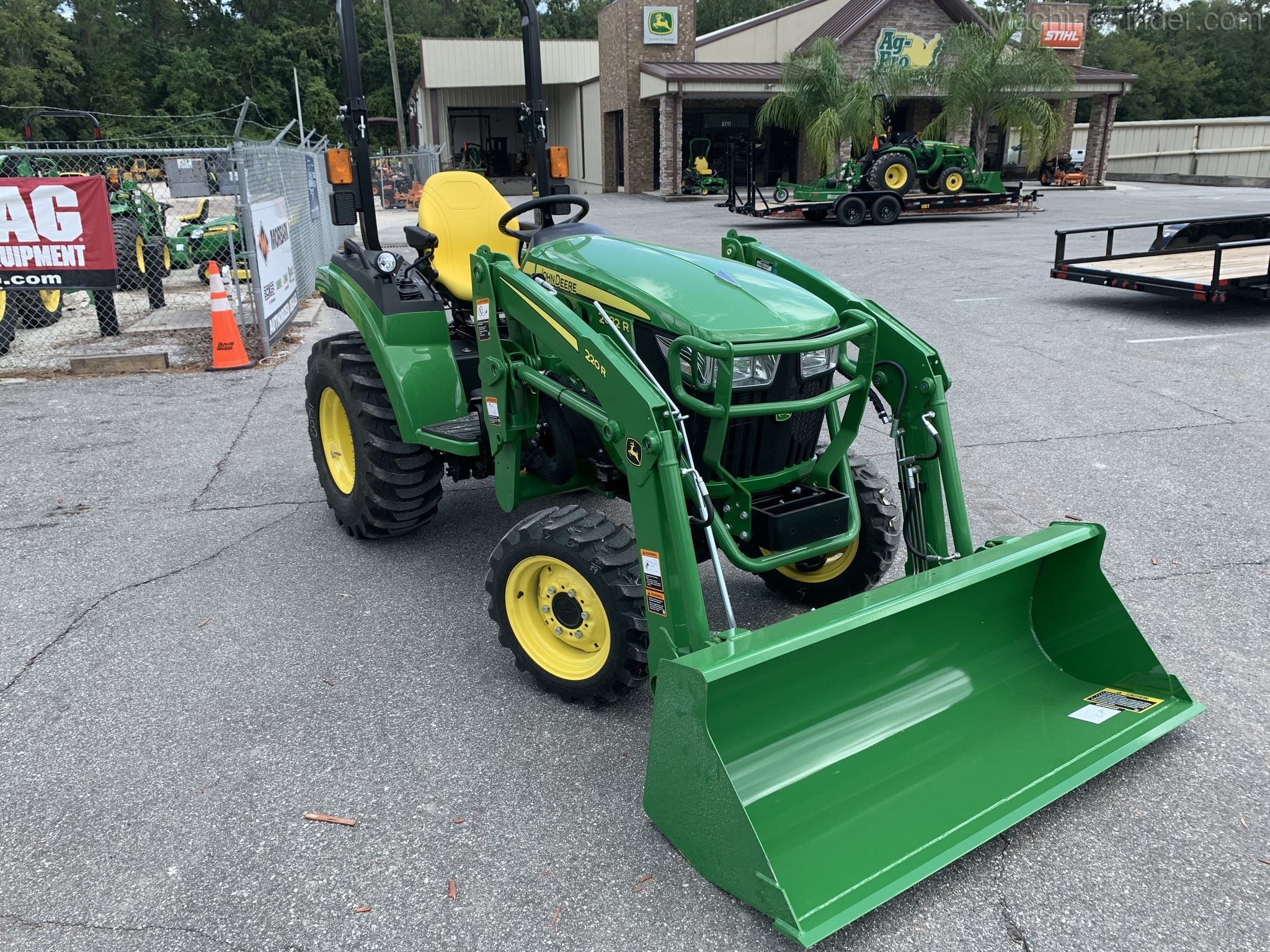 2020 John Deere 2032R Image 3