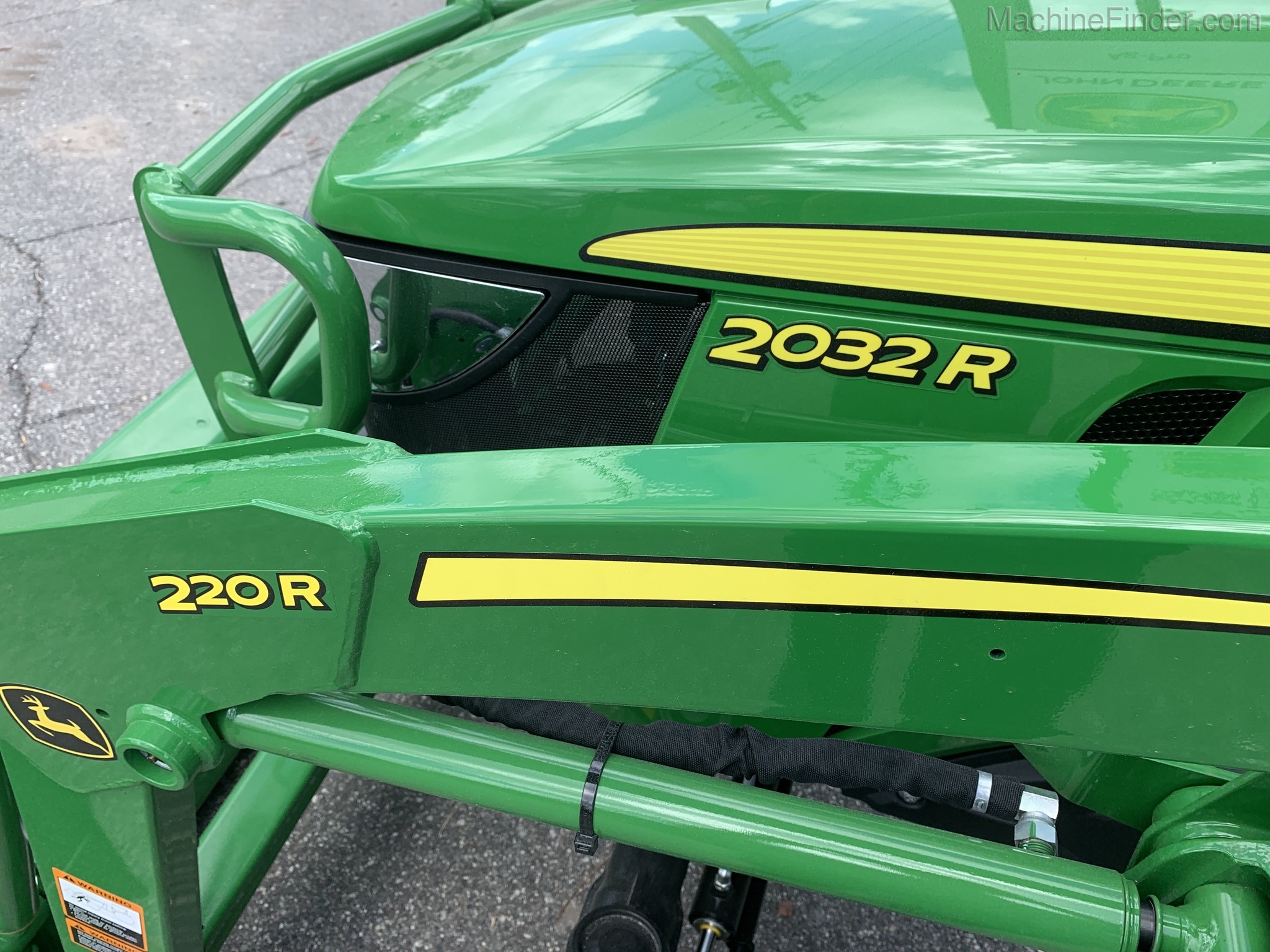 2020 John Deere 2032R Image 6
