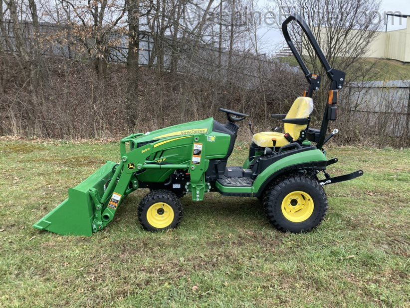 2020 John Deere 1025R Image 3