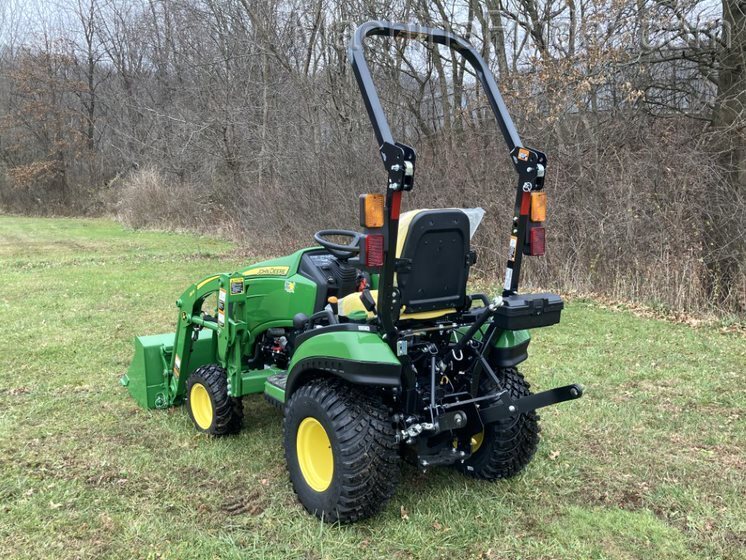 2020 John Deere 1025R Image 2