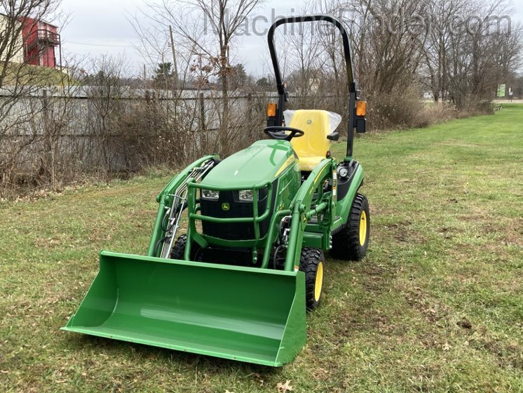 2020 John Deere 1025R Image 5