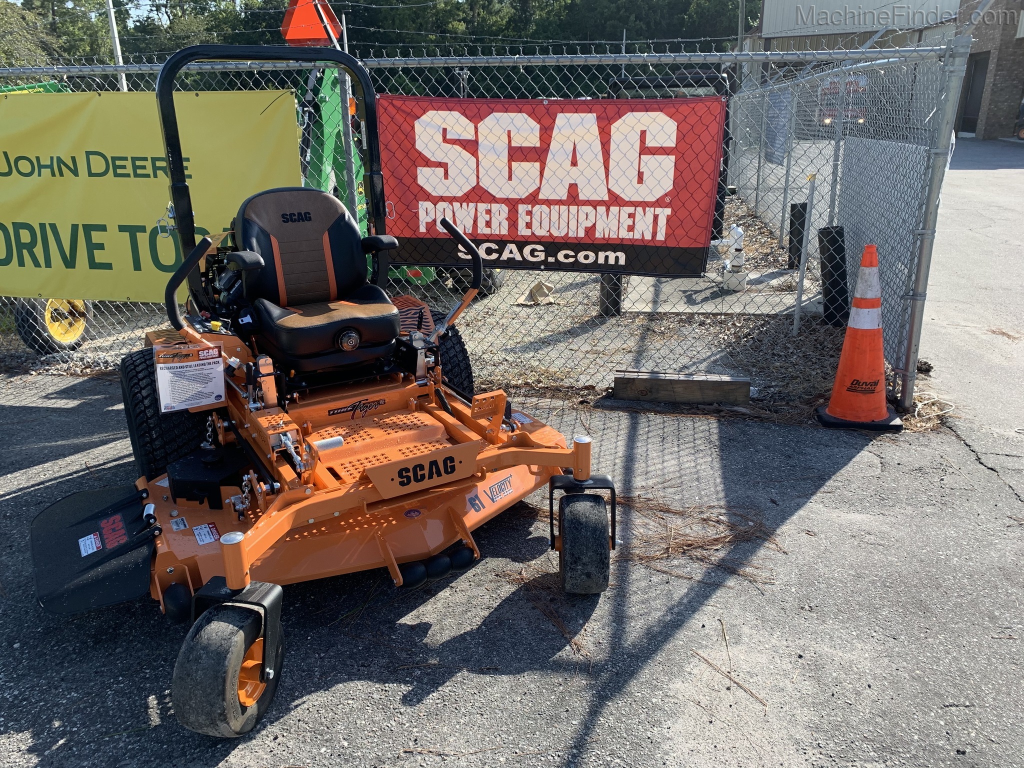 2020 Scag STTII61V-37BVEFI Image 2