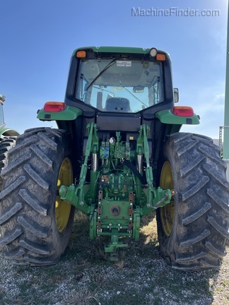 2017 John Deere 6155M Image 4