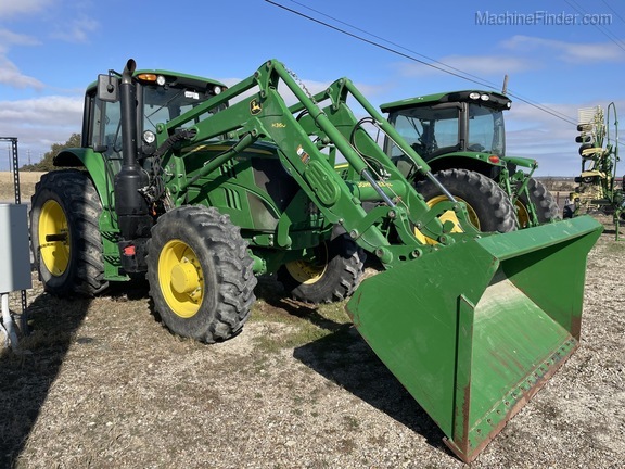 2017 John Deere 6155M Image 3