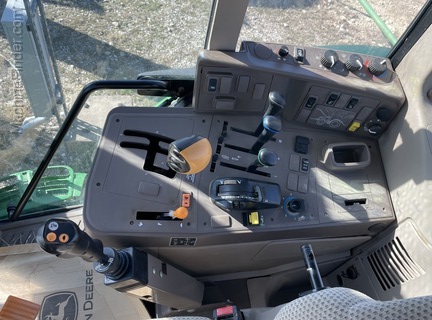 2017 John Deere 6155M Image 10