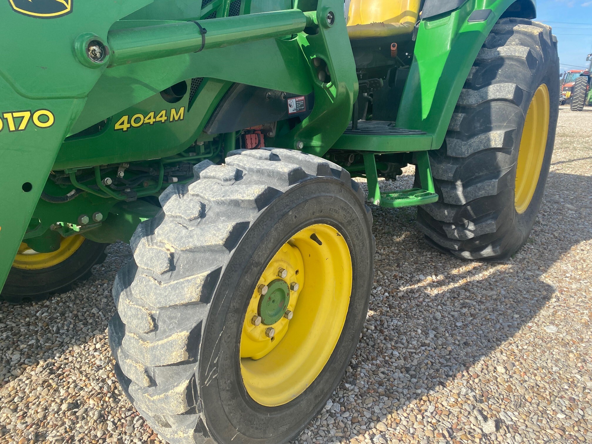 2017 John Deere 4044M Image 3