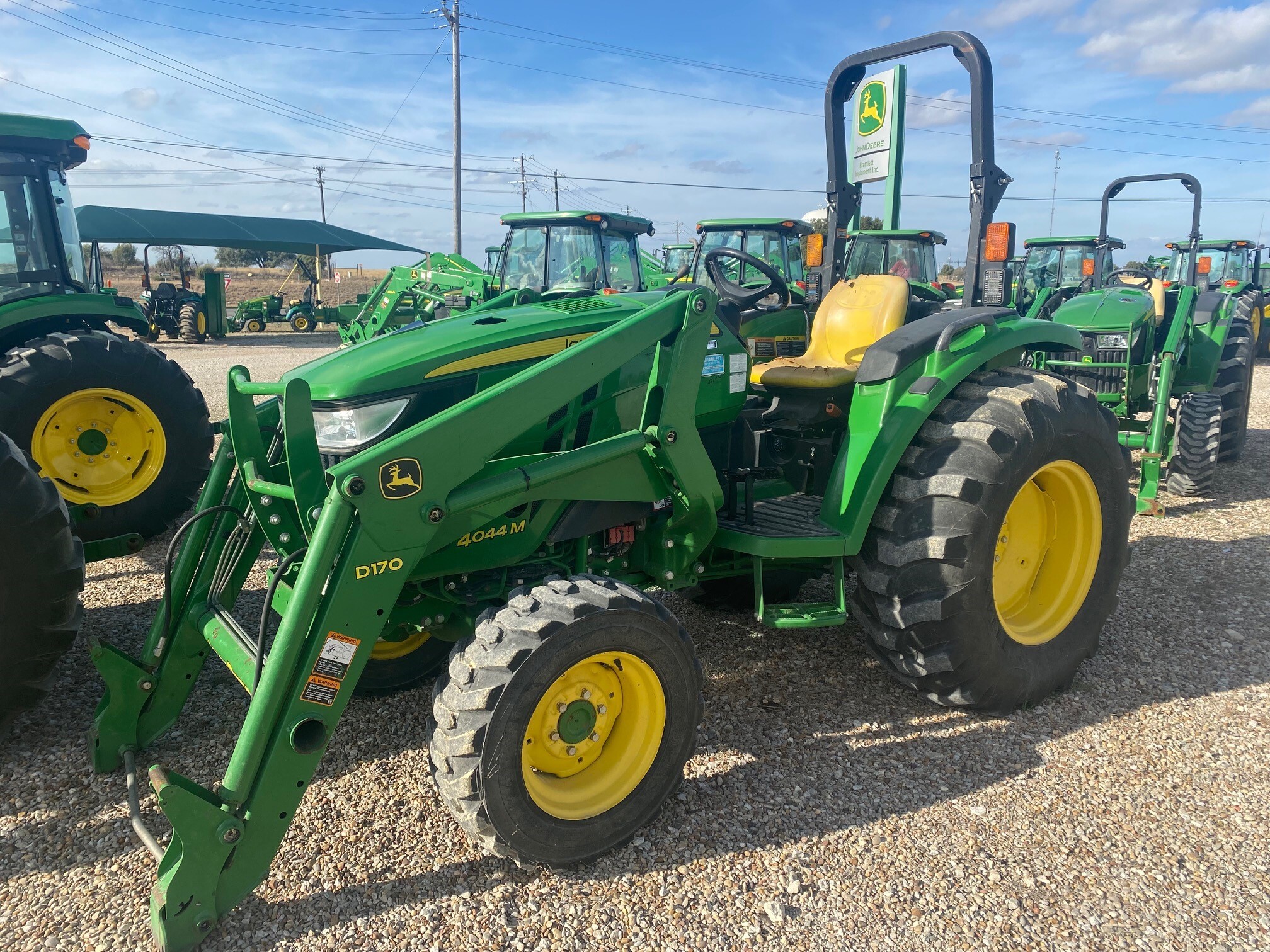 2017 John Deere 4044M Image 1