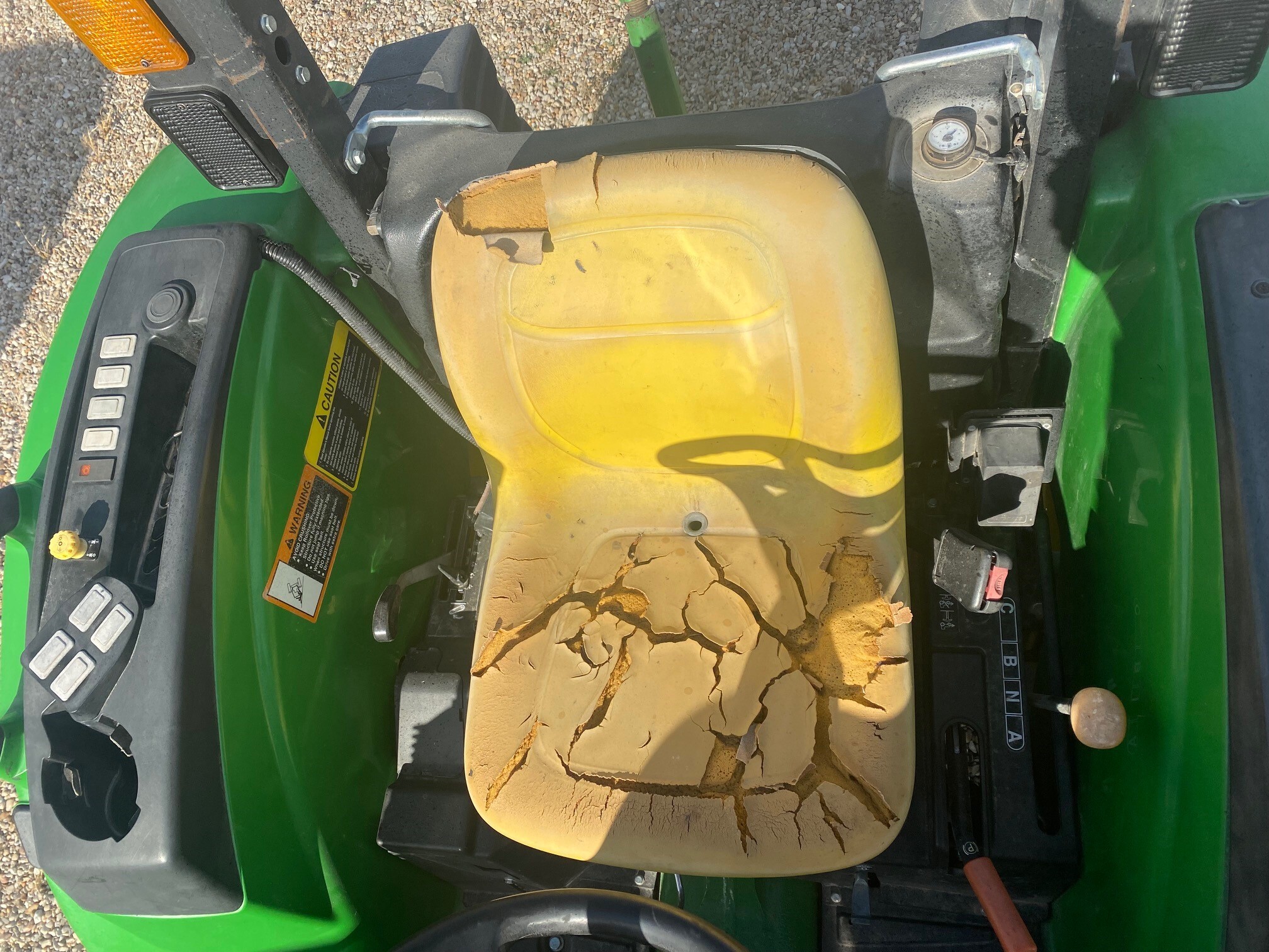 2017 John Deere 4044M Image 6