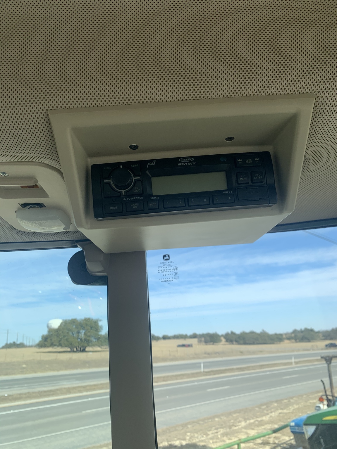 2018 John Deere 6120M Image 8