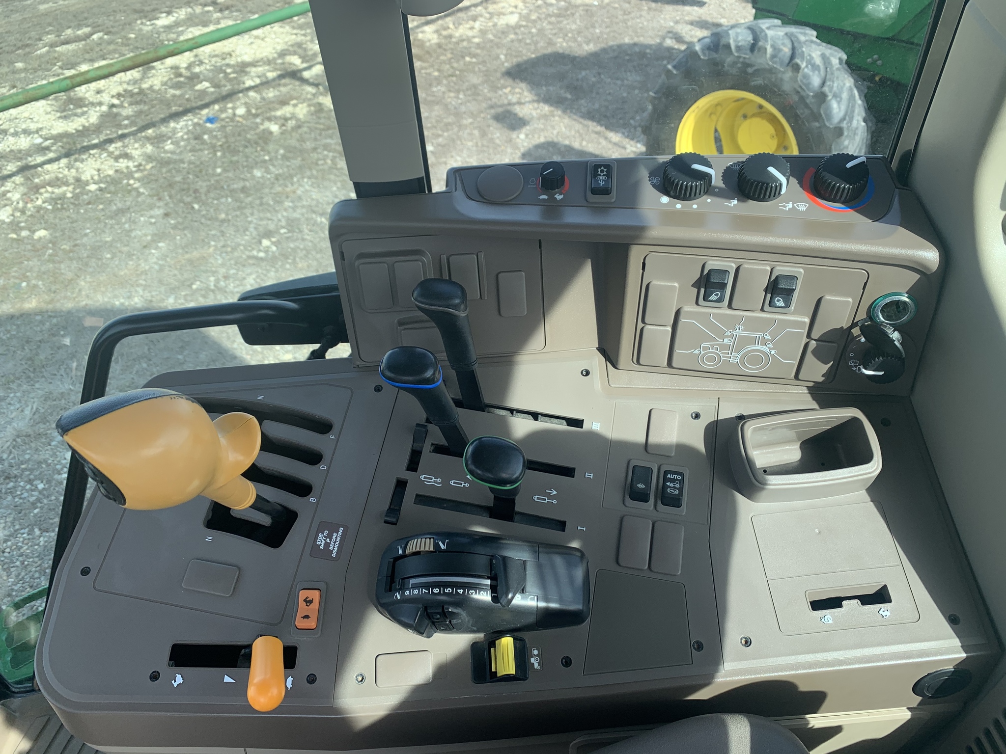 2018 John Deere 6120M Image 7