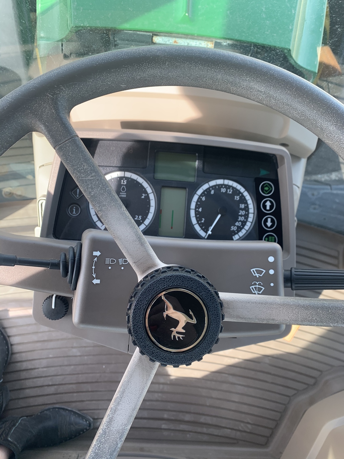 2018 John Deere 6120M Image 9