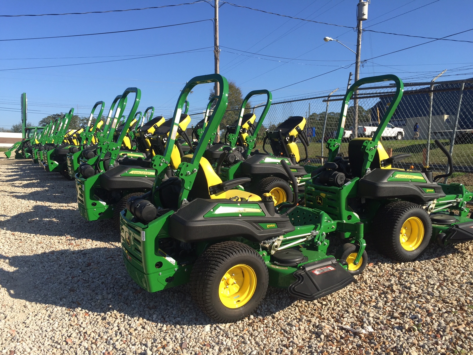 2025 John Deere Z920M Image 2