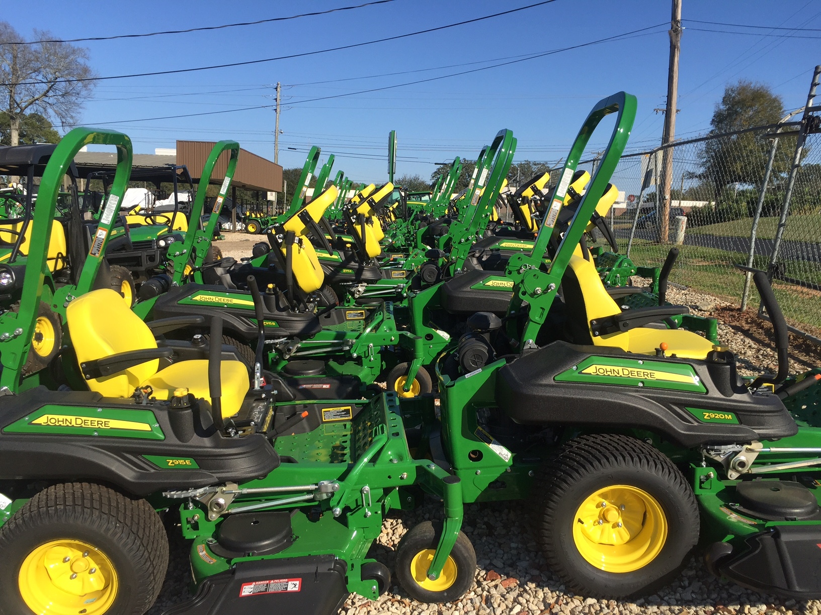 2025 John Deere Z920M Image 3