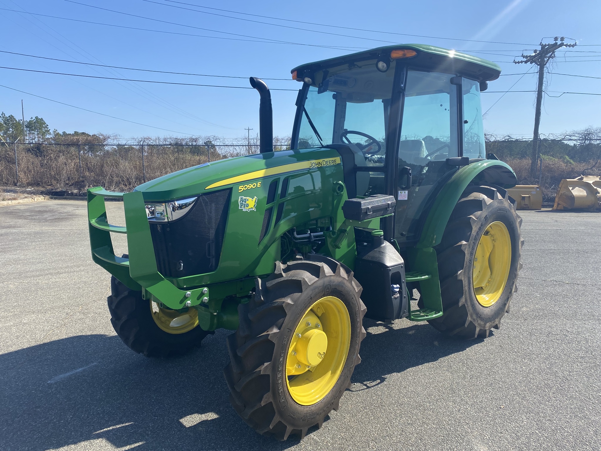 2023 John Deere 5090E Image 1