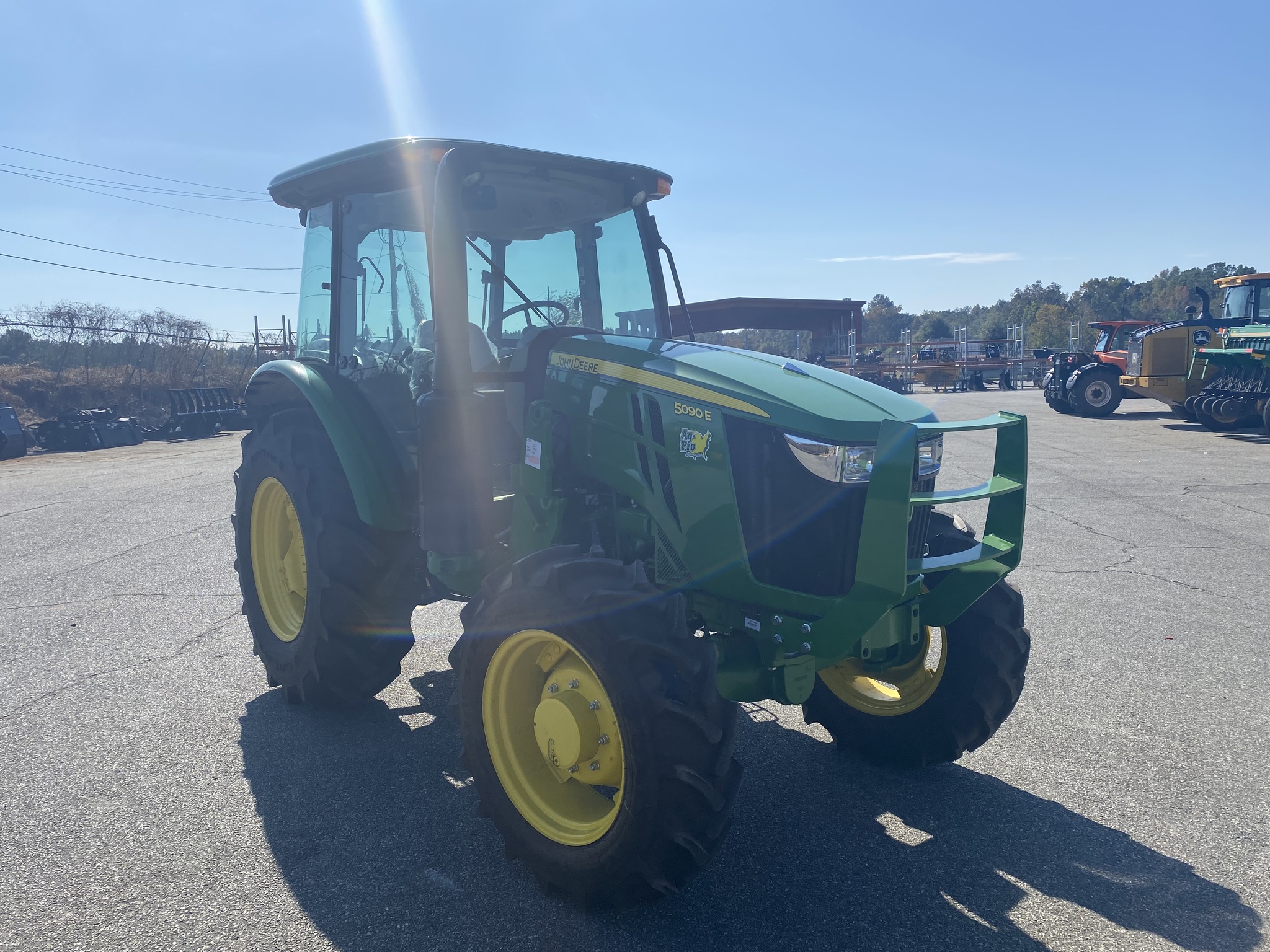 2023 John Deere 5090E Image 3