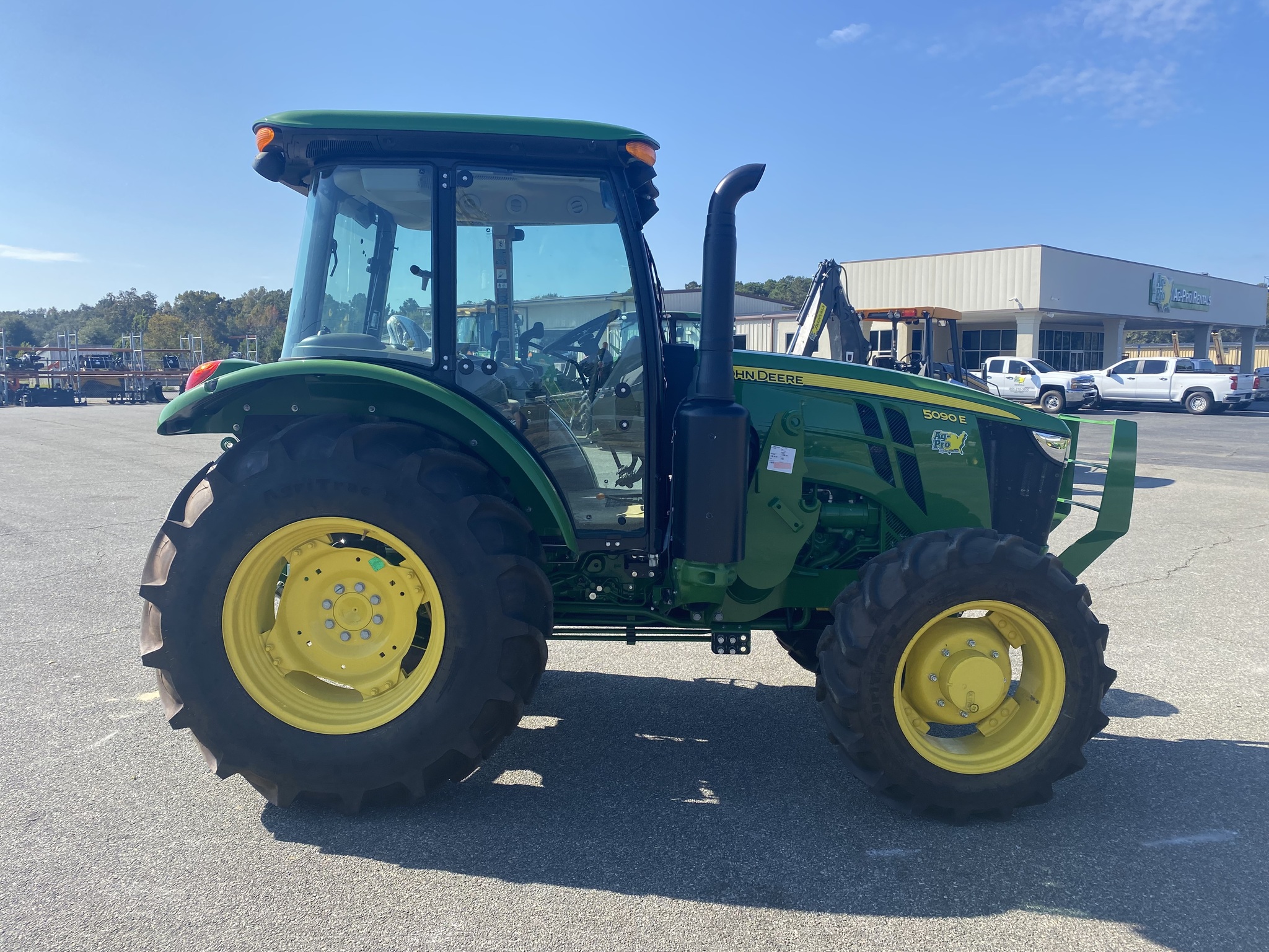 2023 John Deere 5090E Image 4