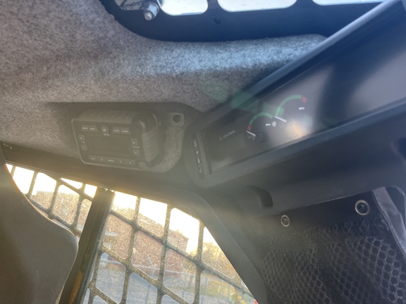 2022 John Deere 333G Photo 9