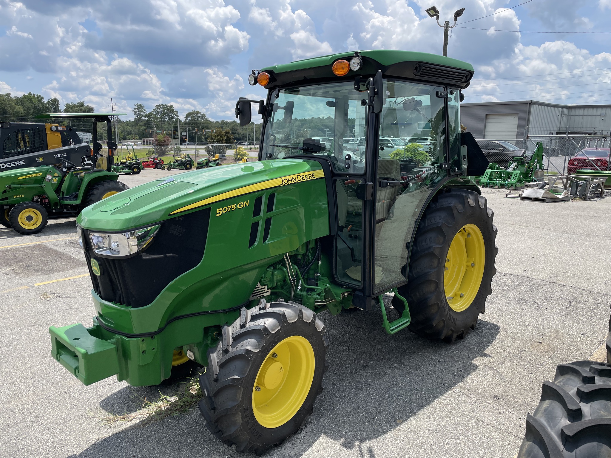 John Deere 5075GN Image 1
