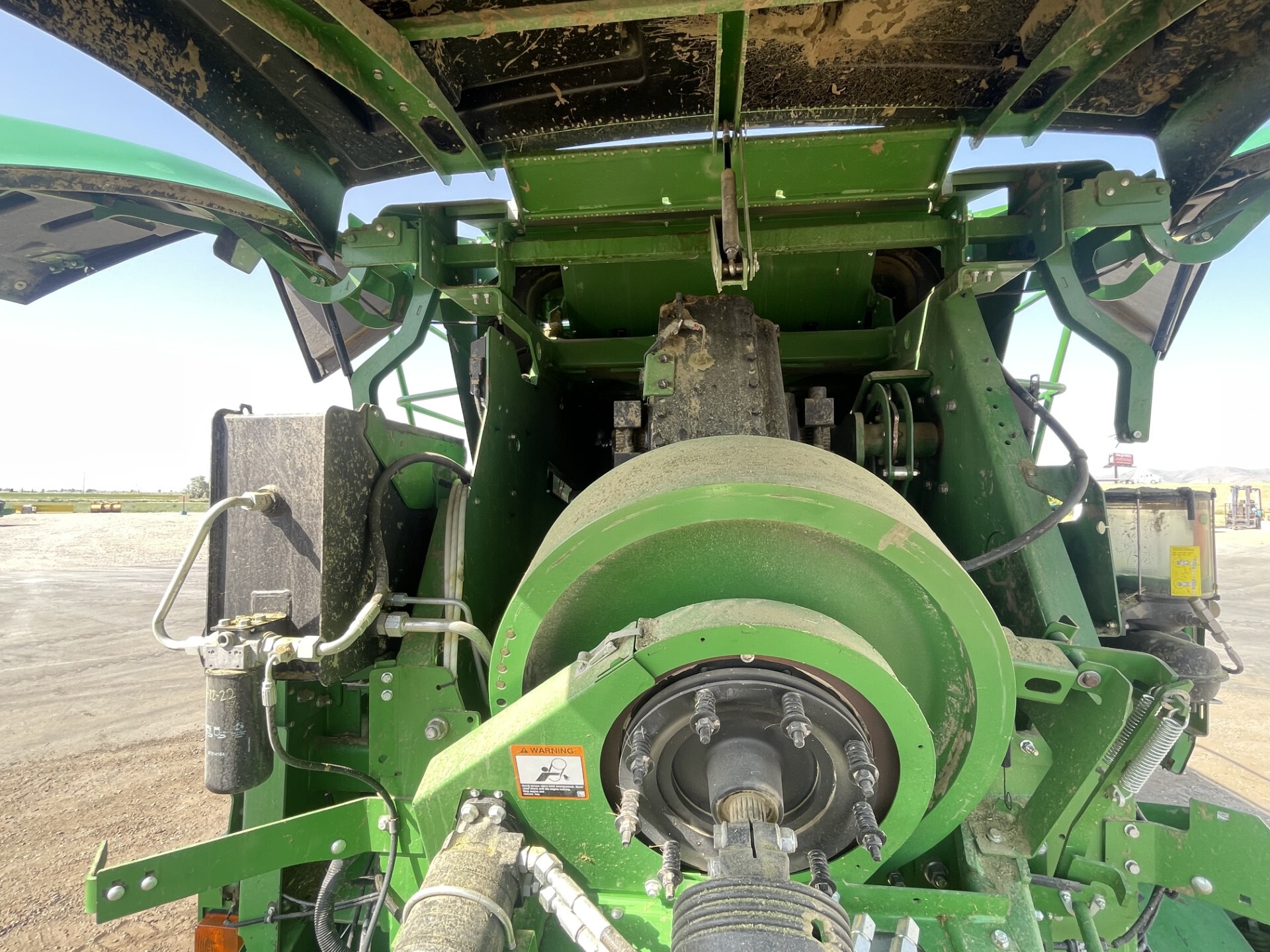 2022 John Deere L341 Image 14