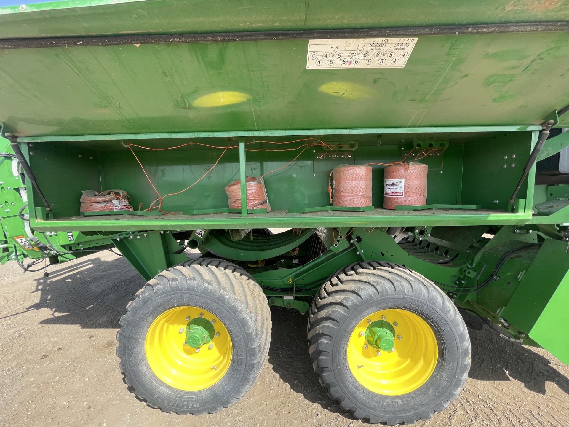 2022 John Deere L341 Image 10