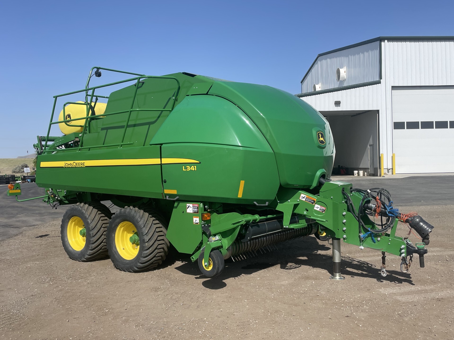 2022 John Deere L341 Image 7