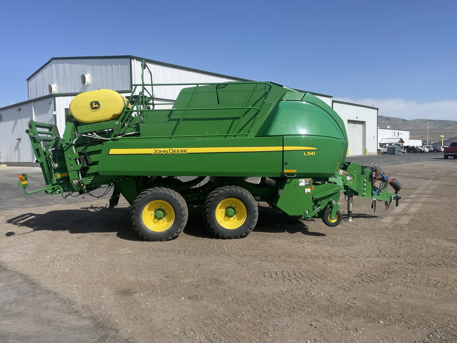 2022 John Deere L341 Image 6