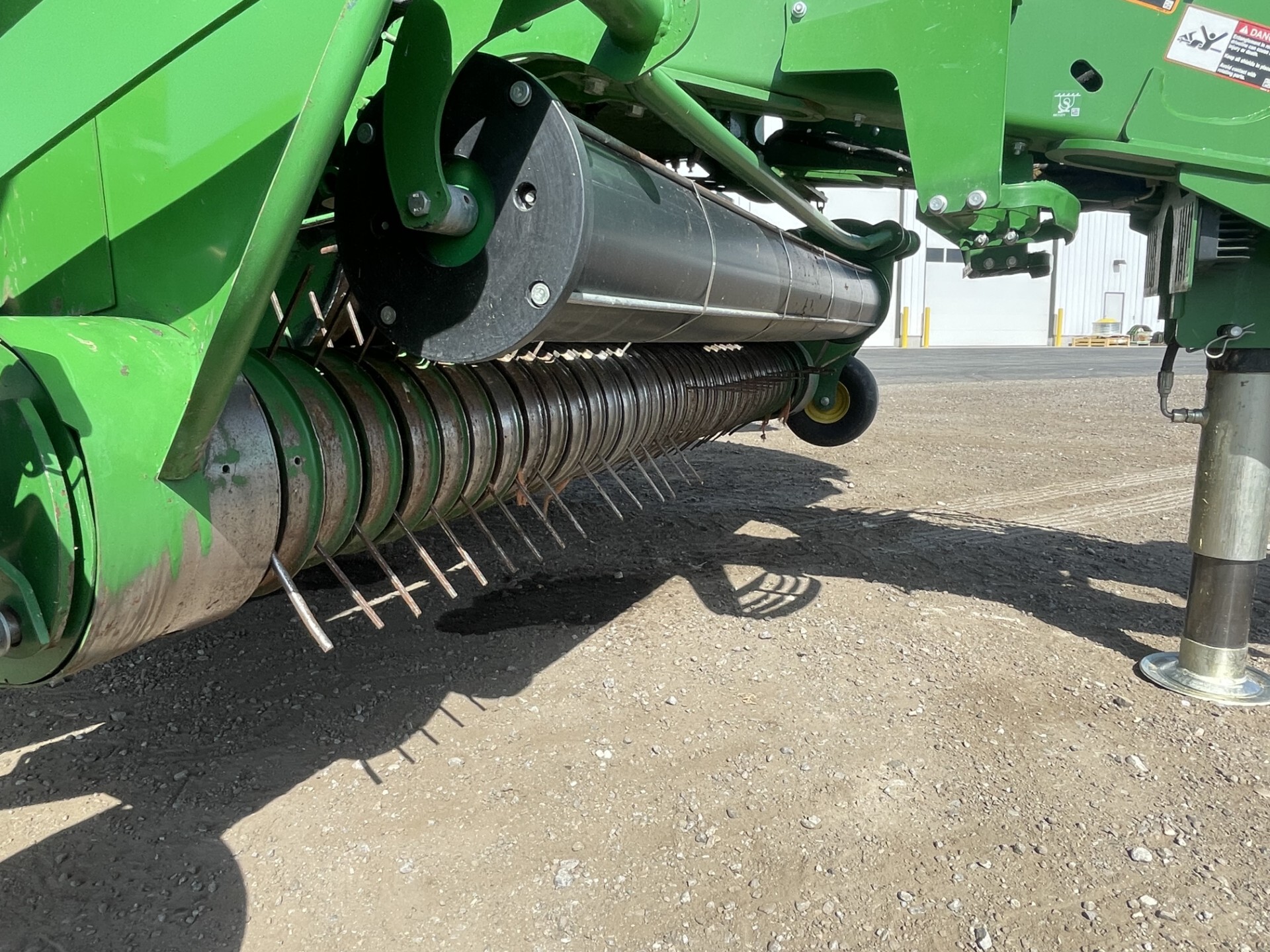 2022 John Deere L341 Image 18