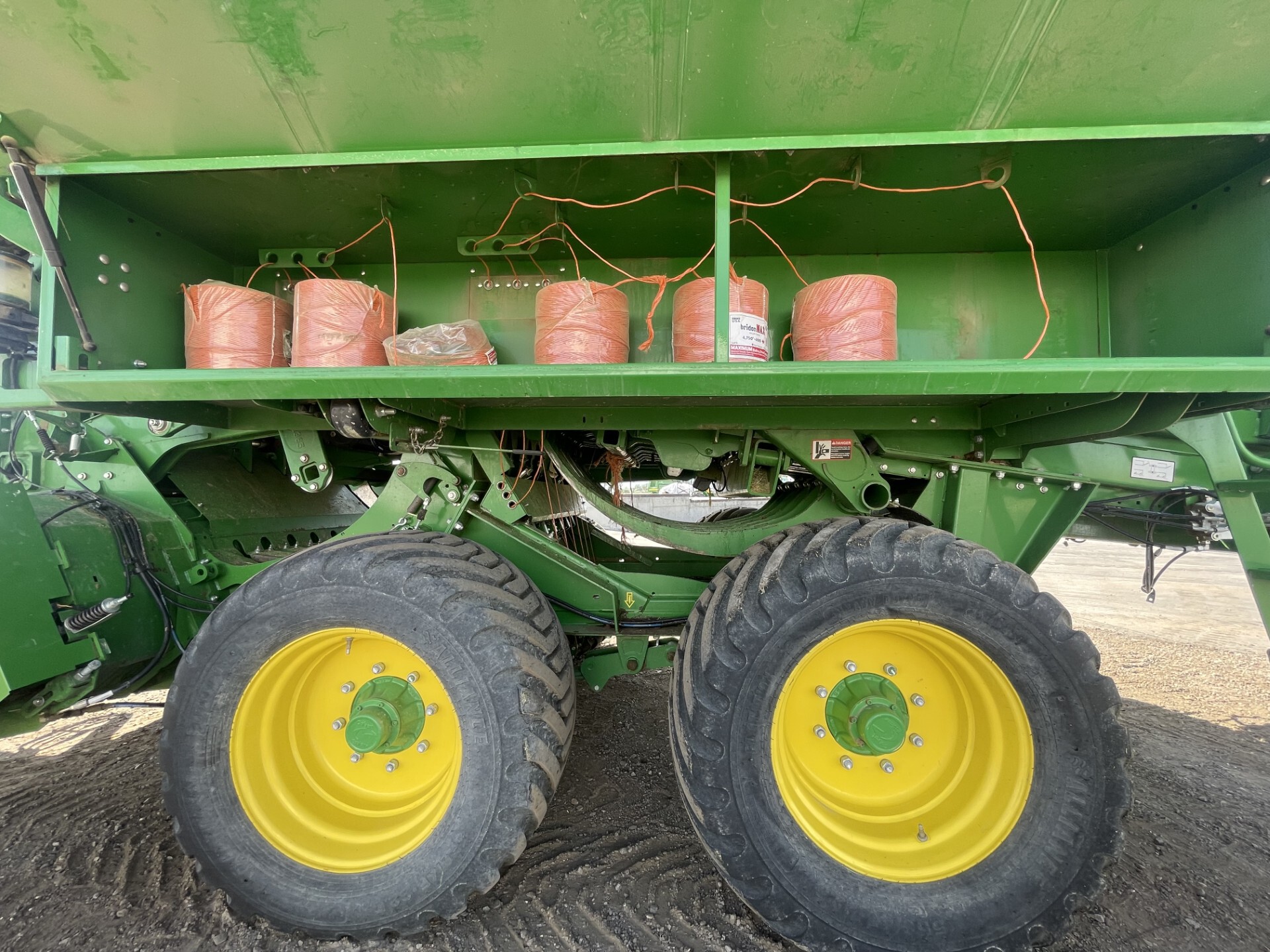 2022 John Deere L341 Image 9