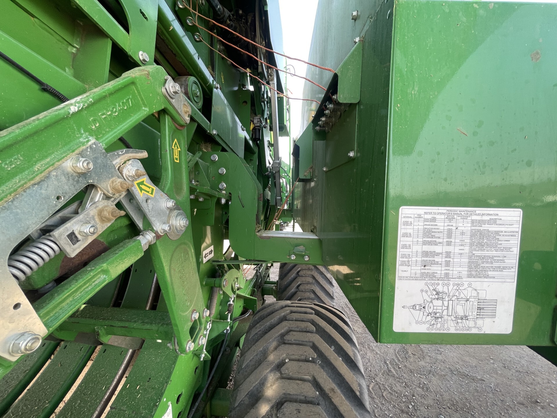 2022 John Deere L341 Image 17