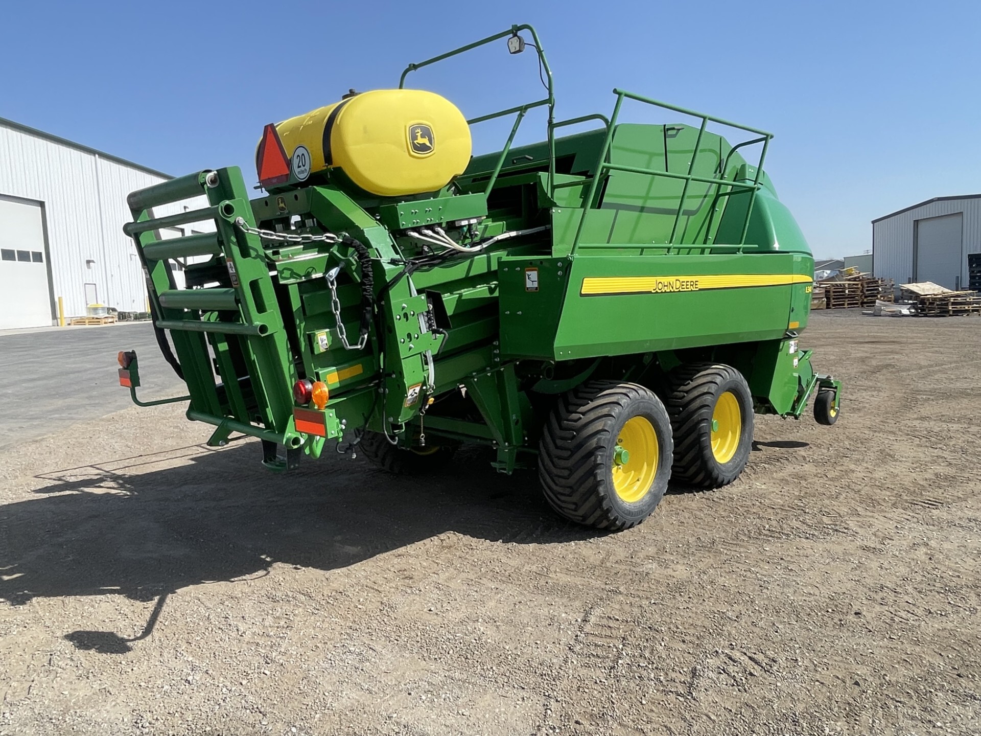2022 John Deere L341 Image 5