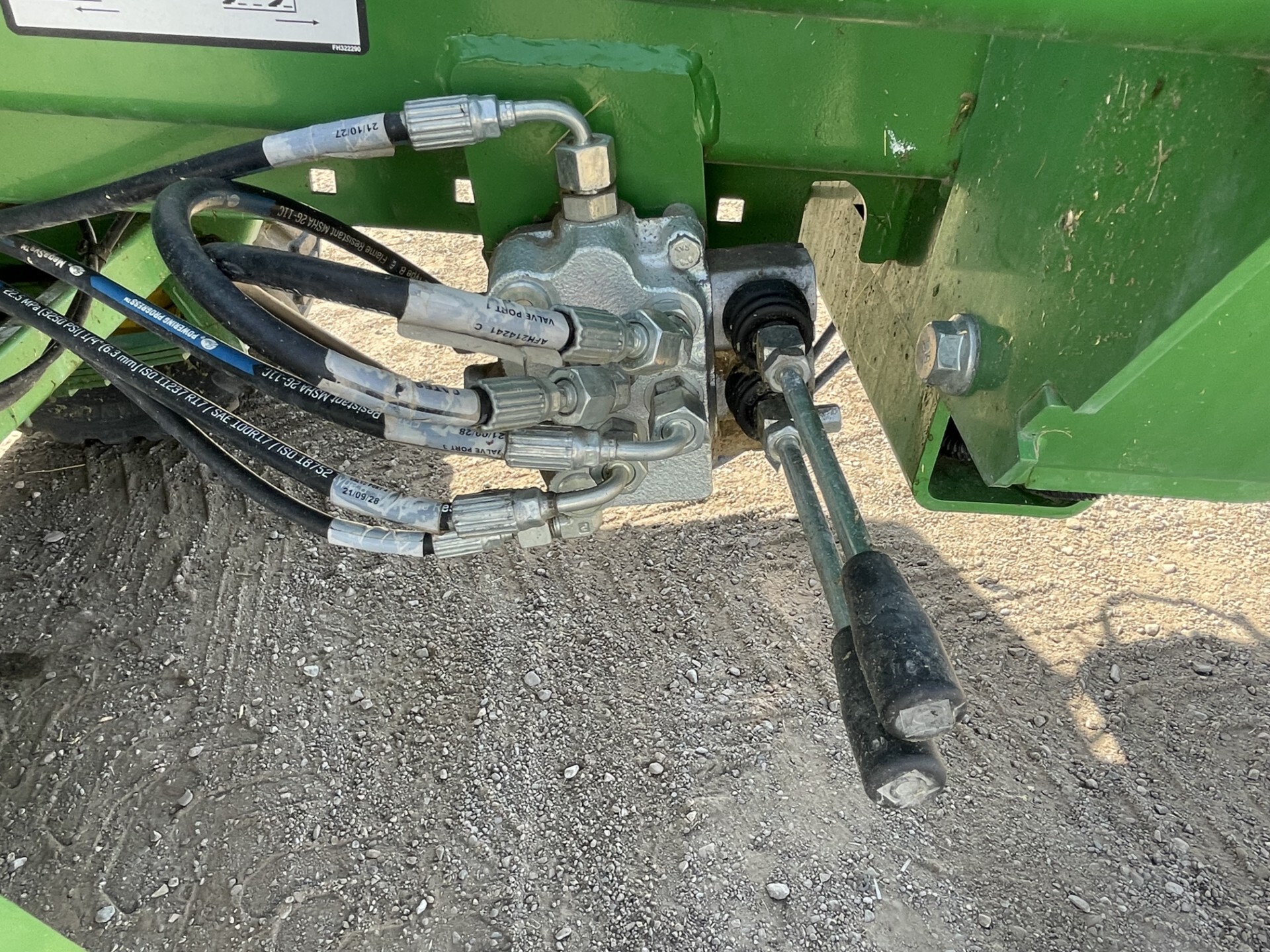 2022 John Deere L341 Image 22