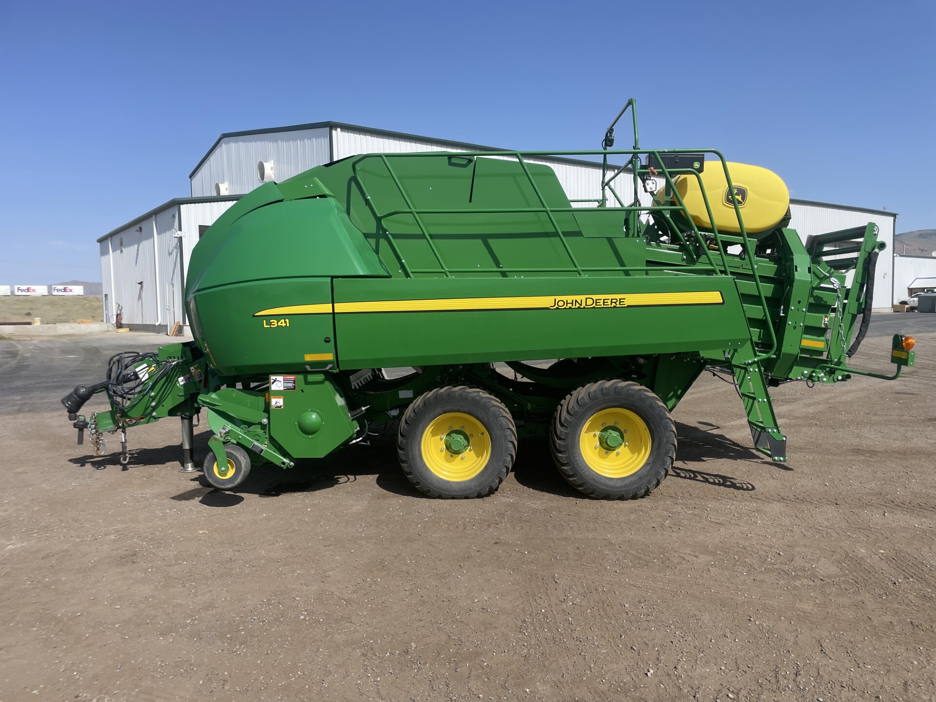 2022 John Deere L341 Image 2